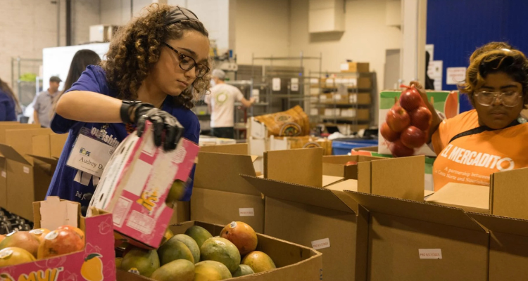 Food Pantries in Chicago on Alert Due to Possible Federal Cuts